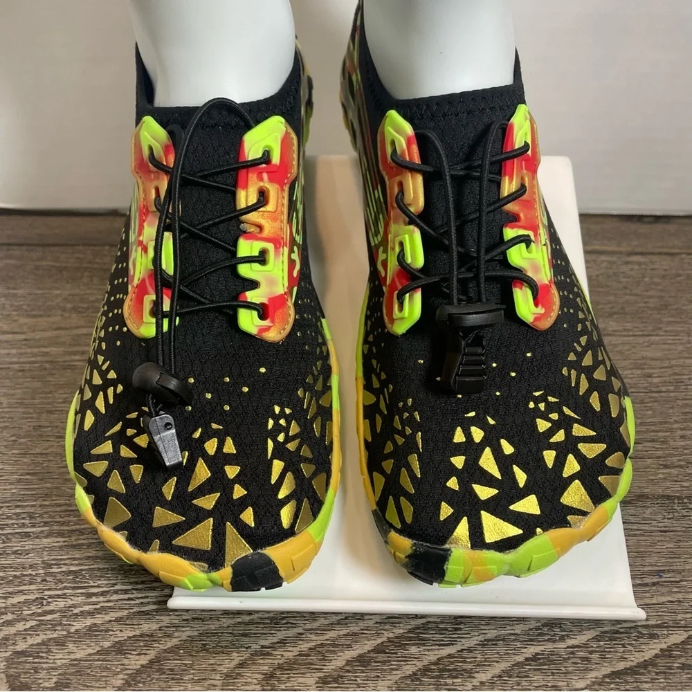 Women’s outdoor Geometric Sneakers. Quick dry. Pre-owned. Size 40.